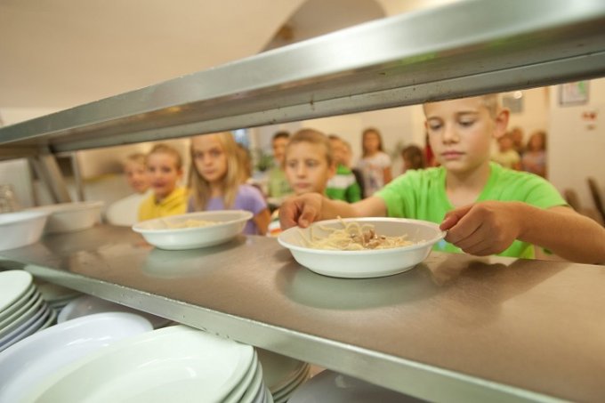 Tízezerrel több gyerek ebédelhet állami pénzből